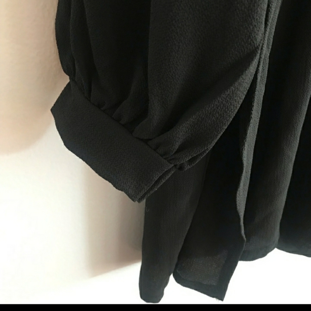 Brand new Romper so adorable fits amazing!! - Picture 5 of 6